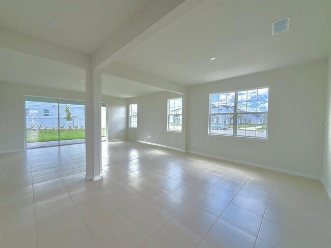 Building Photo - 6985 Oak Commons Way