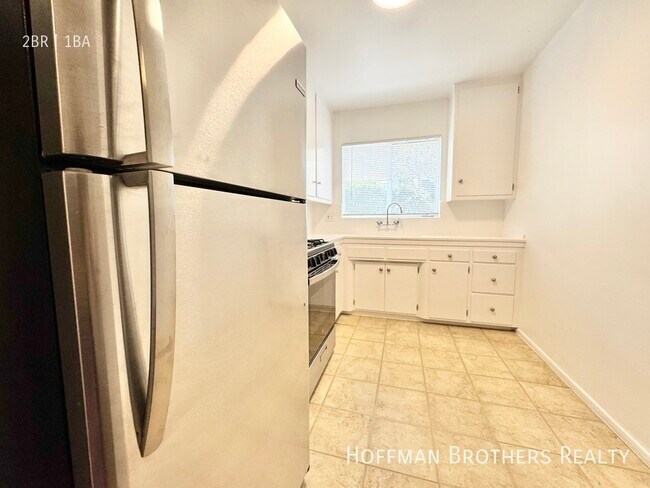 Building Photo - 429 S Sherbourne Dr
