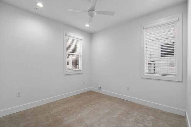 Building Photo - 4006 Avenue C