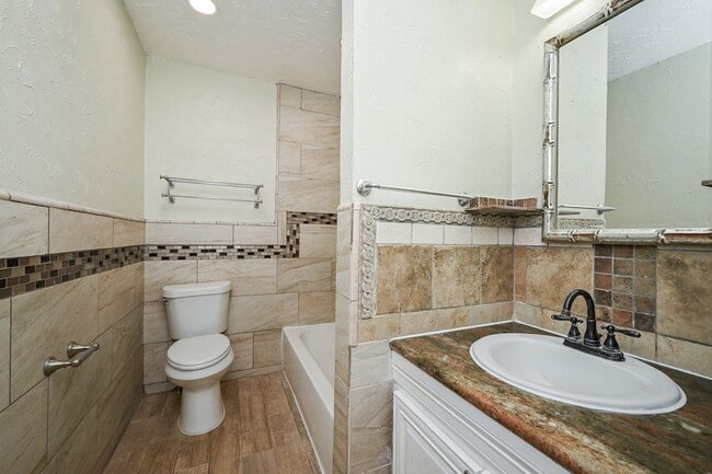 Building Photo - 416 N Houston Ave