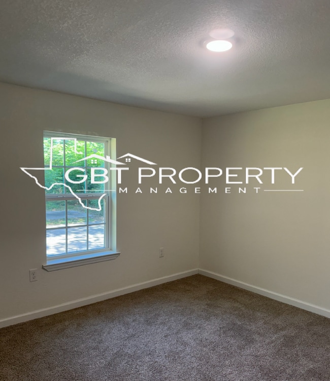 Building Photo - Beautifully Renovated 3 Bed, 2 Bath Home f...