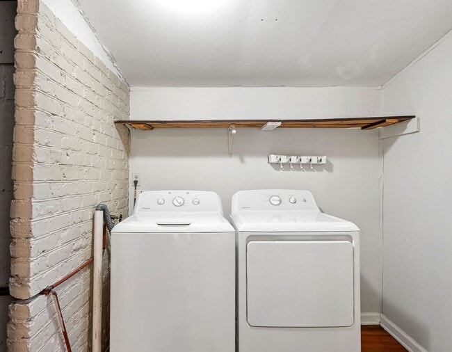 Building Photo - 409B