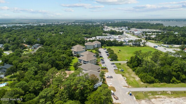 Building Photo - 400 Lighthouse Ln