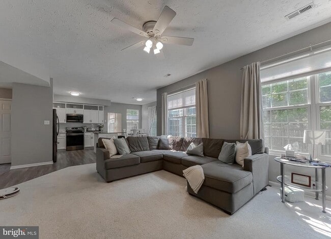 Building Photo - 48221 Keel Dr