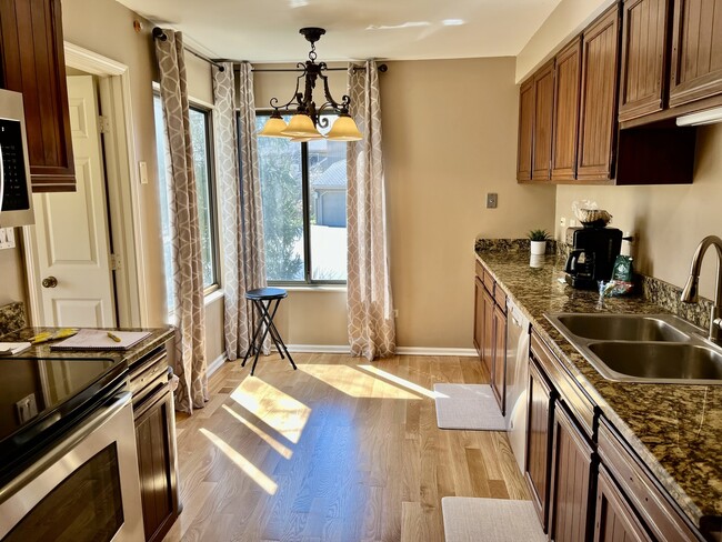 Building Photo - 275 Hickory Ln