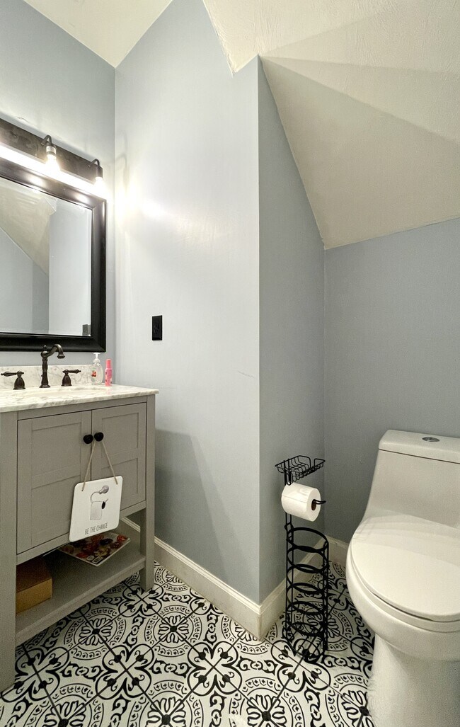 Building Photo - 2248 Ships Crossing