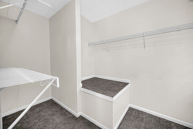 Building Photo - 318 Village Square