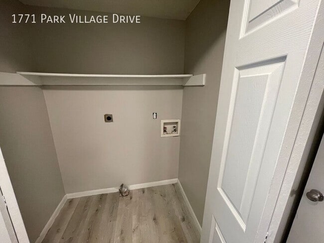 Building Photo - 1771 Park Village Dr