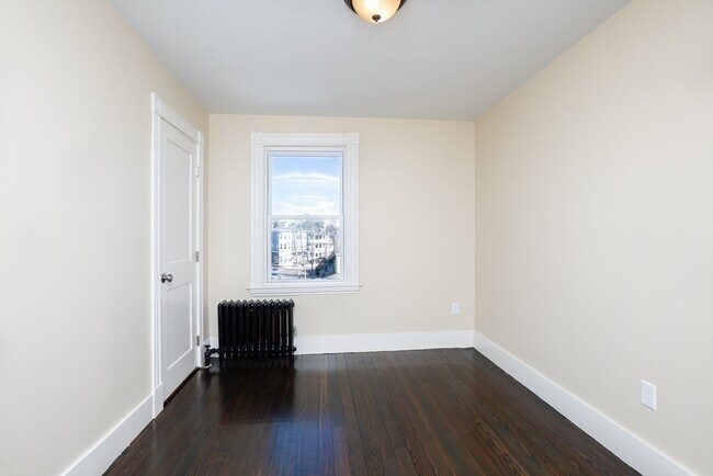 Building Photo - 180 Shirley St