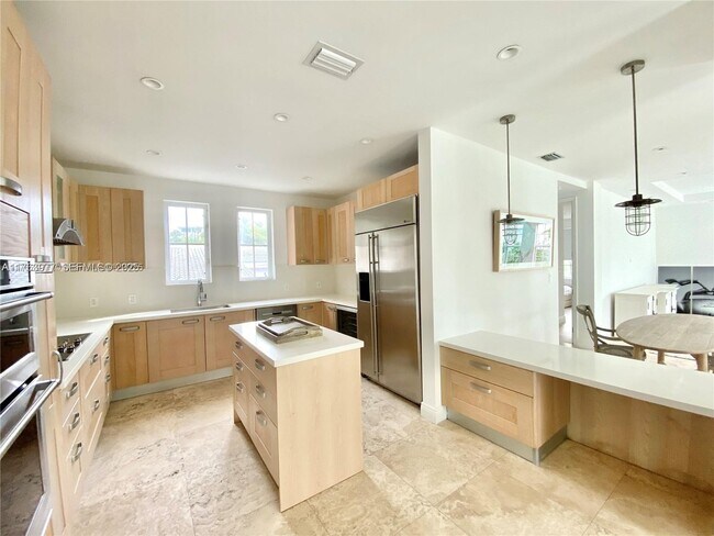 Building Photo - 350 Woodcrest Rd