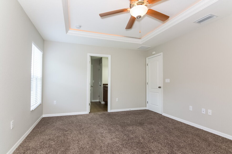 Building Photo - 6854 Glenbrook Dr