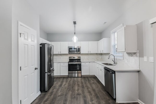 Building Photo - 1422 Southgate Dr