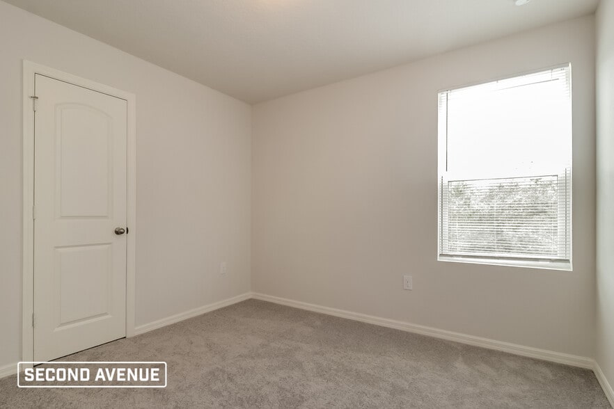 Building Photo - 280 Begonia Ln