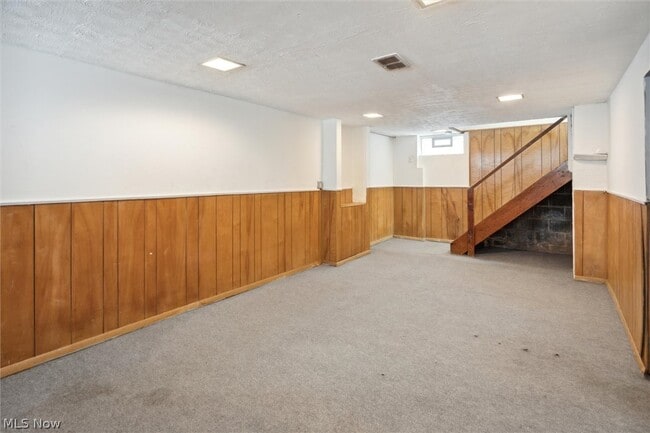 Building Photo - 9504 S Highland Ave