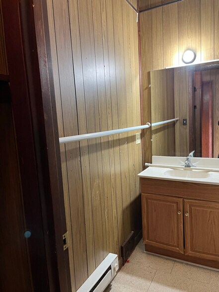 Building Photo - 170 Cottage Ln