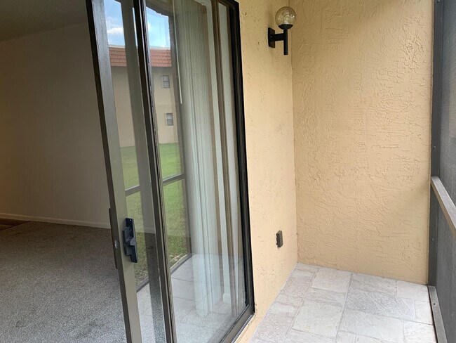 Building Photo - 21915 Lake Forest Cir