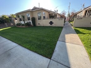 Building Photo - 517
