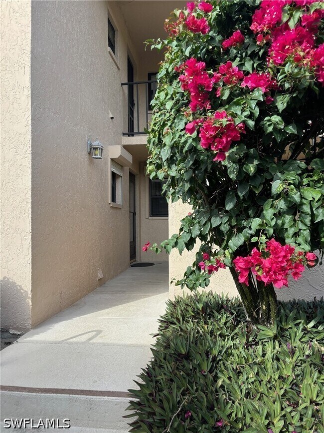 Building Photo - 513 Lake Louise Cir