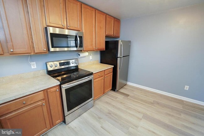 Building Photo - 641 Rosemary Dr