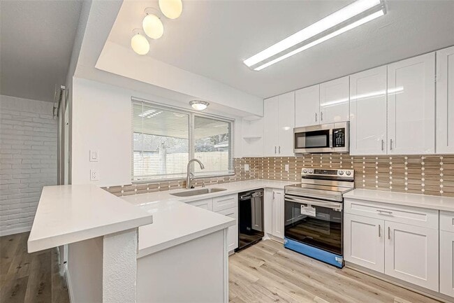 Building Photo - 12122 Fairmeadow Dr