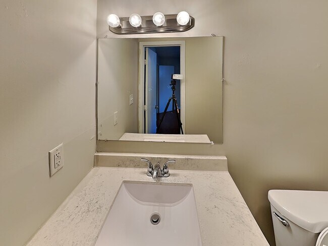 Building Photo - 5040 Sea Isle Rd