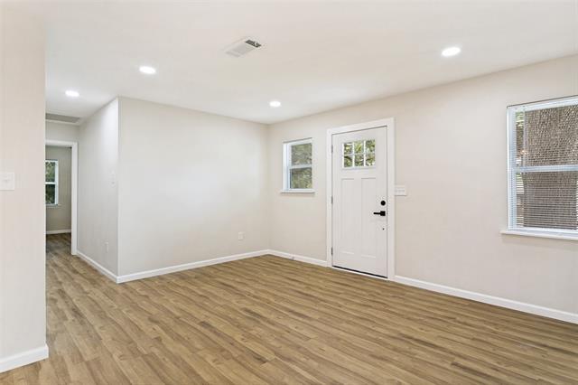 Building Photo - 904 Bryan Dr
