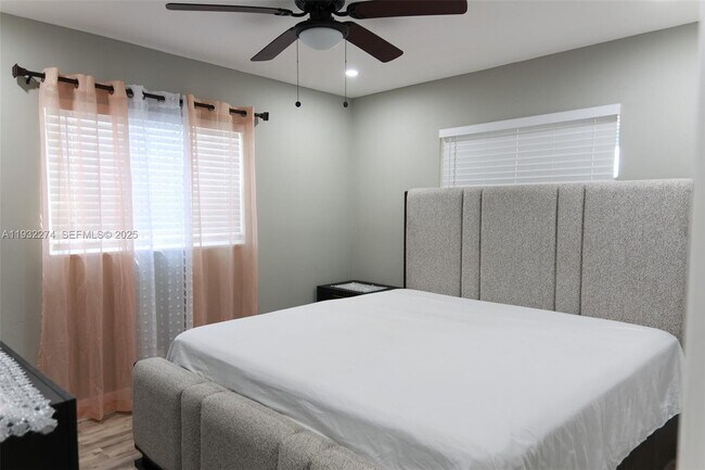 Building Photo - 5300 NW 15th Ct