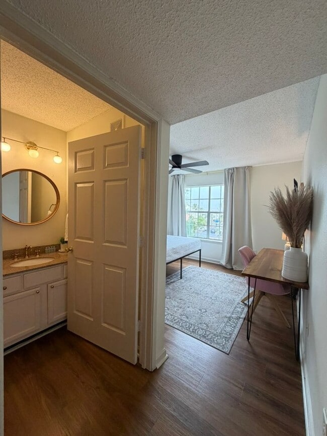 Building Photo - Furnished 3 Bedroom, 2 Bath Condo In Indian Lake!