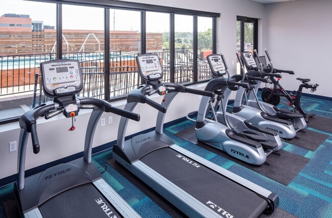 Building Photo - 1400 E Walnut St