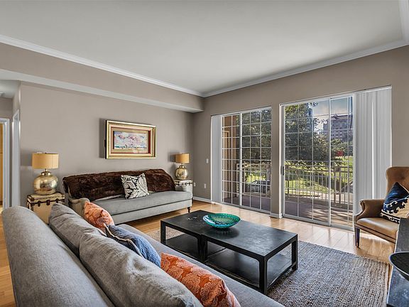 Building Photo - 3225 Turtle Creek Blvd Blvd