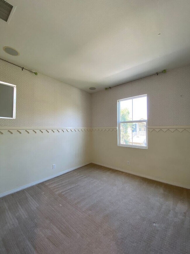 Building Photo - 254 Flyers Ln