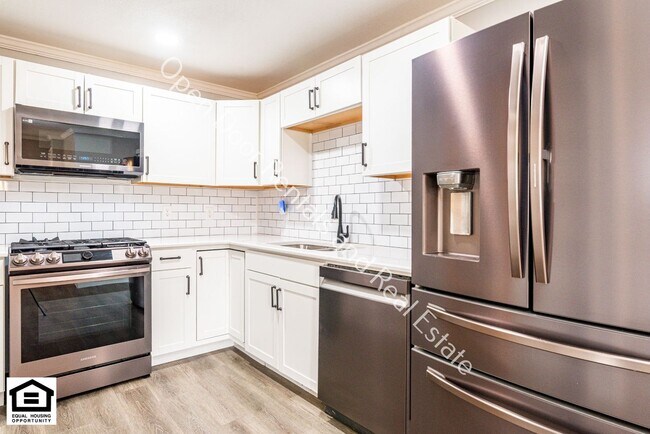 Building Photo - Available now!! ***MOVE IN RENT SPECIAL $550 OFF FIRST MONTH'S RENT!!***