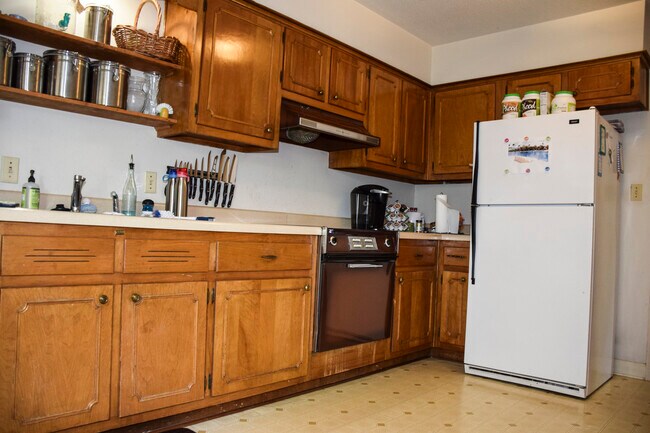 Building Photo - 596 Country Club Ln