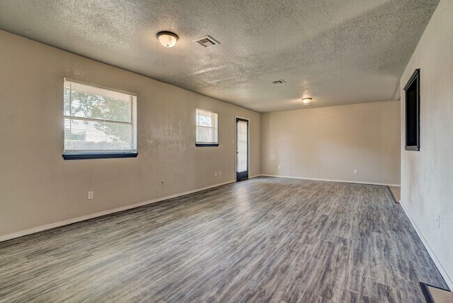 Building Photo - 3 Bed 1.5 Bath Norman