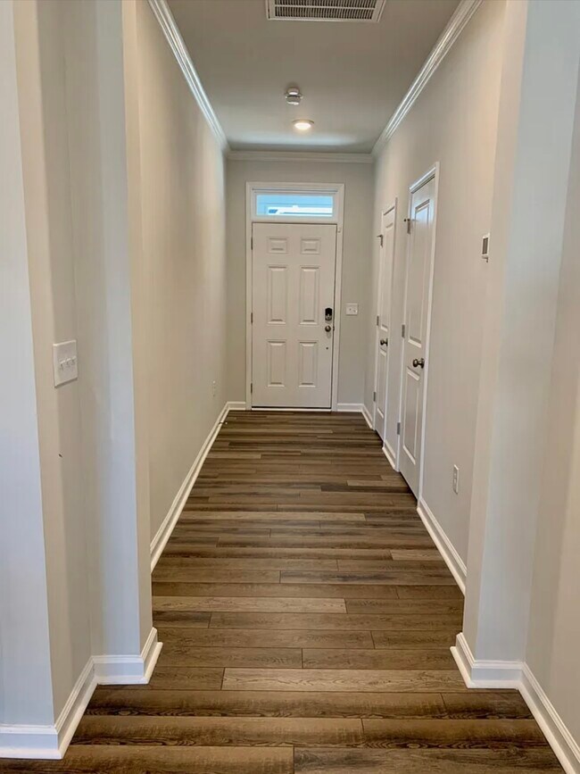 Building Photo - 525 Hazy Hls Ln