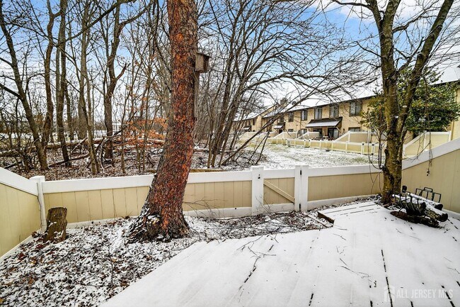 Building Photo - 70 Hampshire Dr