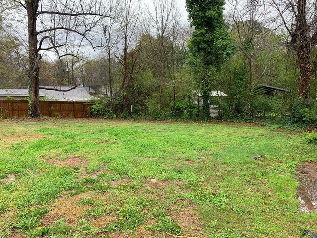 Building Photo - Charming 2 BR, 1 BA House AVAILABLE NOW