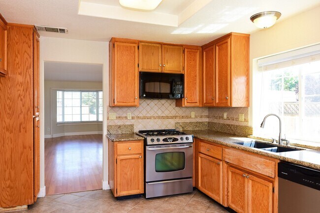 Building Photo - 485 Deer Creek Dr