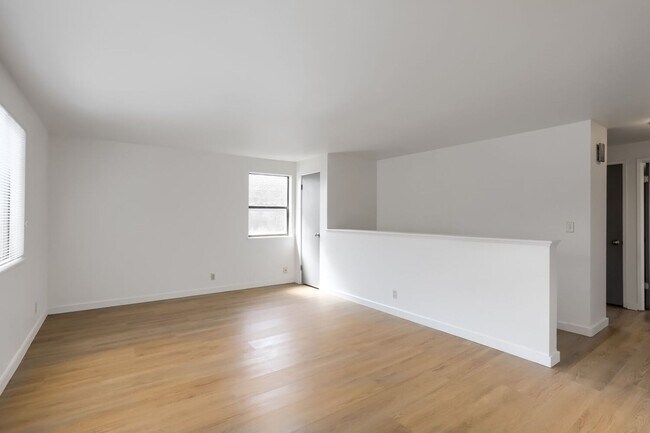 Building Photo - 12737 Greenwood Ave N