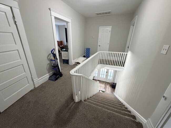 Building Photo - 124 Linden Ave