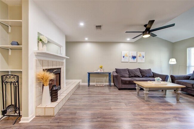 Building Photo - 2379 Briarwest Blvd