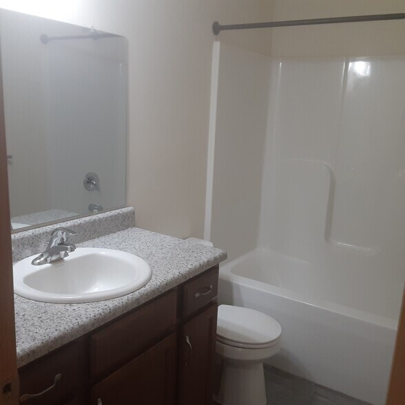 Building Photo - 545 S Walker Ln