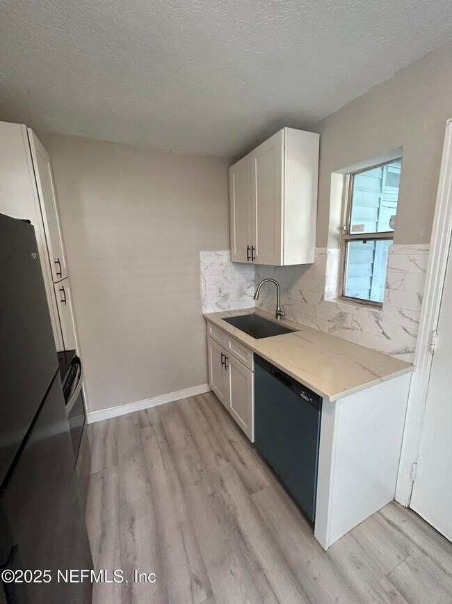 Building Photo - 5714 Belafonte Dr