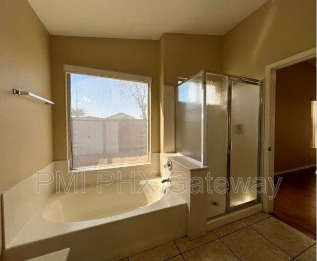 Building Photo - 15982 N 90th Ave