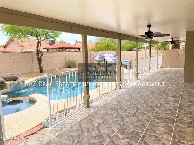 Building Photo - 680 S Pineview Dr