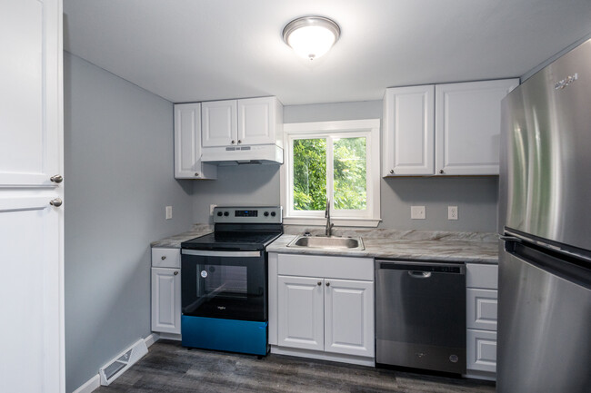 Kitchen - 3375 Robinet Dr