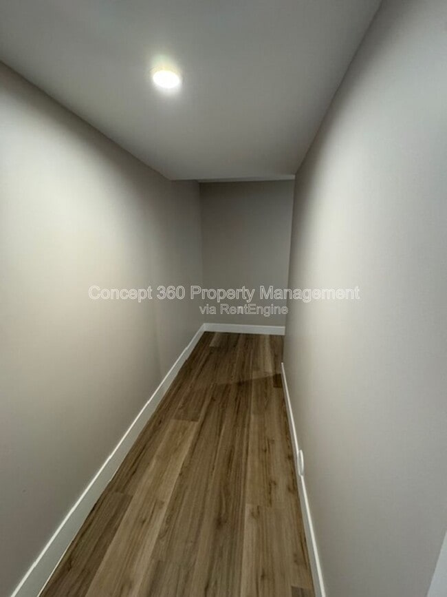 Building Photo - 1421 Obispo Ave