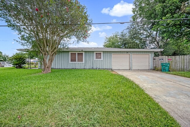 Building Photo - 3702 Malone Dr