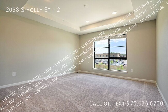 Building Photo - Brand New Row Home near DU close to I-25 a...