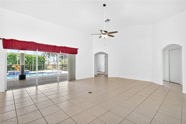 Building Photo - 2007 SW 43rd Terrace